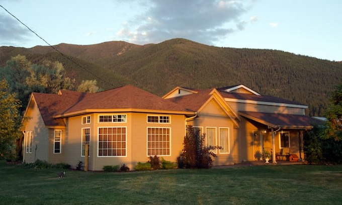 Arlee House | Russian Olive Private Home - 30 min to Missoula