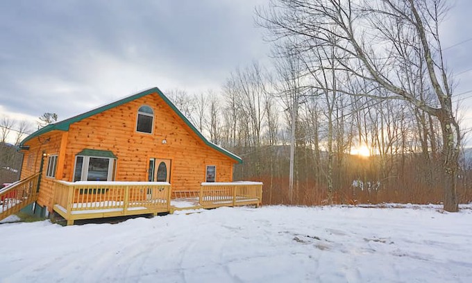 Hunter House | Log House /w Hot tub, Sauna, Bar, Mins to Hunter