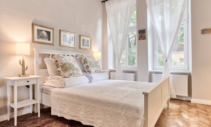 Wesoła Zachod Apartment | NEW! Happy Giraffe Apartament 1