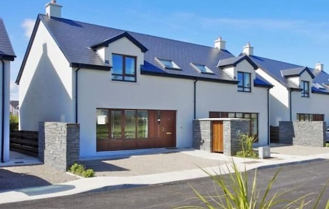 Lahinch House | Corran Meabh Holiday Village - Near the beach