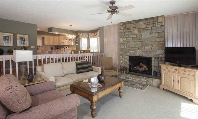 Blowing Rock Apartment | Beech #1 - Chetola Resort 2BR Condo Close to Moses Cone Hiking Trails and Access to Full Resort Amenities Including Heated Indoor Pool