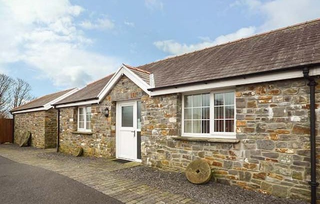 Llanelli Cabin | Halfway Cottages, 31 Capel Isaf Road Llanelli