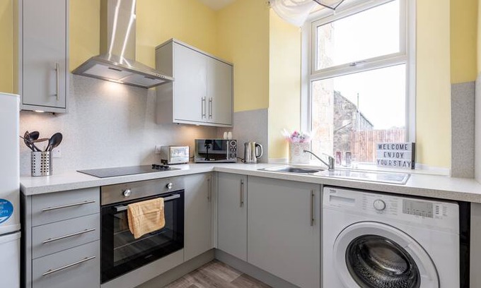 Leuchars House | No 67 Leuchars (Nr St Andrews) Ample Free Parking