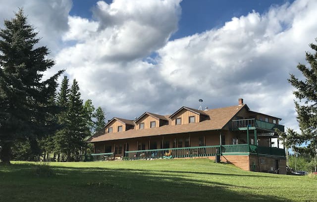Hinton Bed & Breakfast | Bar F Ranch House B&B (C)