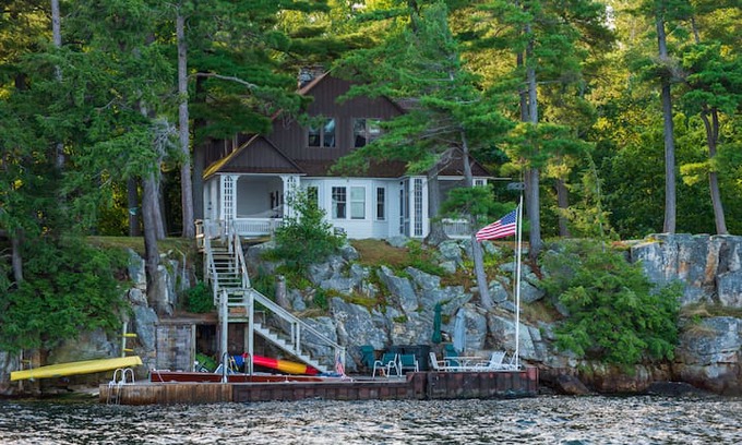 Frontenac Cabin | Channel view spacious cottage