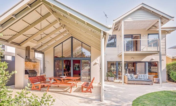 Dunsborough House | Majestic Beach Front Villa