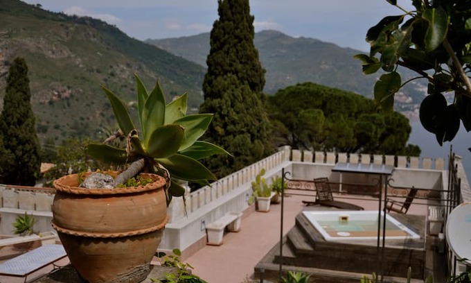 Taormina Villa | Villa Serenella, sea view with jacuzzi in Taormina