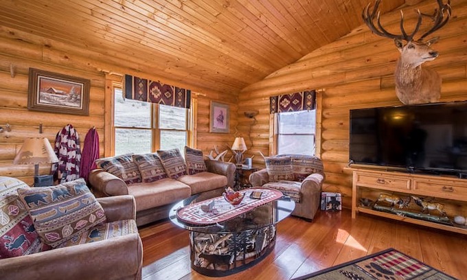 Fairfield House | Scenic Buckhorn Ranch Cabin