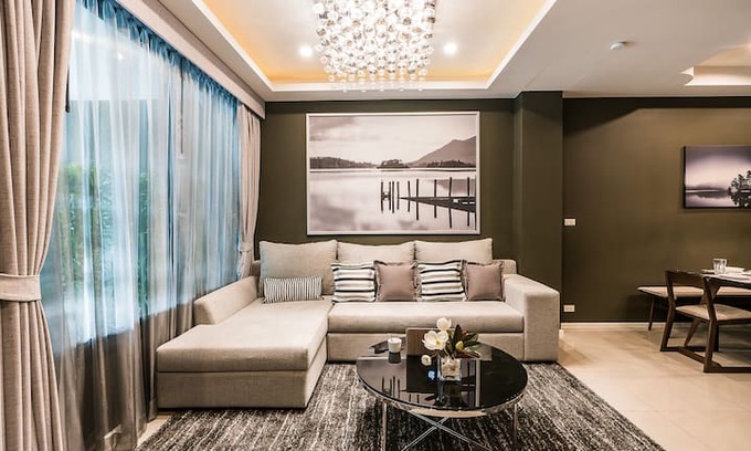 Sukhumvit House | Renovated Private 4 BR Townhouse @ BTS ONNUT