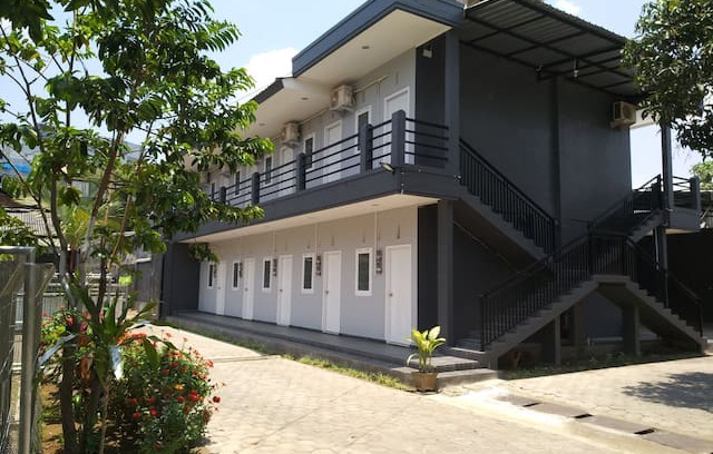 Patrang House | Kost harian eksklusif samping Lippo Plaza Jember.