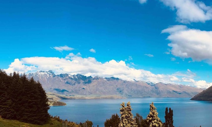 Fernhill House | The Tui Nest: Stunning views next to park & tracks