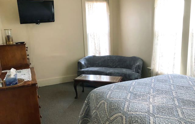 Savanna House | Inn at 1883 House – Frances Cooley Room