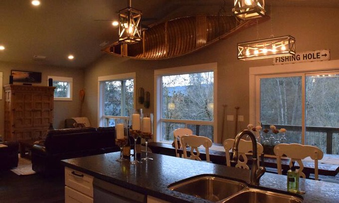 Gold Hill House | The Sleepy Canoe