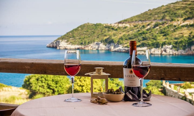 Skinaria Apartment | Makris Gialos Suites by the beach / C