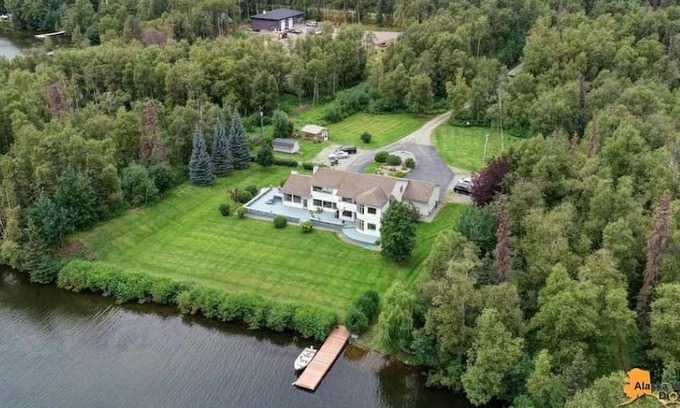 Wasilla House | Lexi's Lakehouse, Luxury on Wasilla Lake