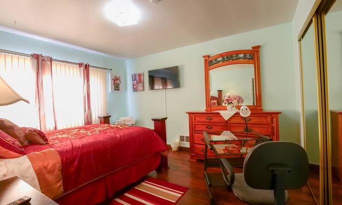 Dolton House | 1 COZY HOUSE IN DOLTON IL. invites you to rest