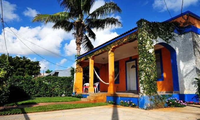 East Little Havana House | Historic Casa Havana - Studio Suite