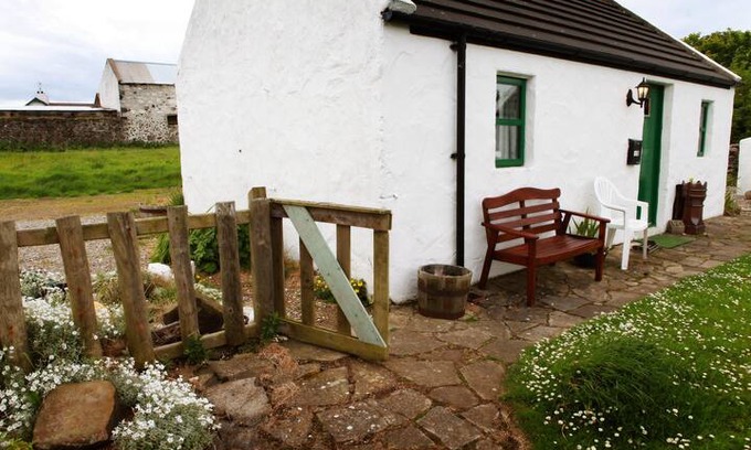 Ballycastle House | Northern Star Cottage, self catering in Ballintoy