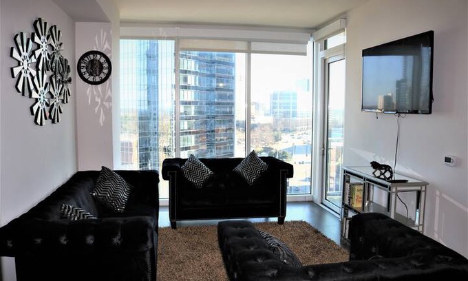 North Buckhead Apartment | Luxurious Highrise Haven (City View)