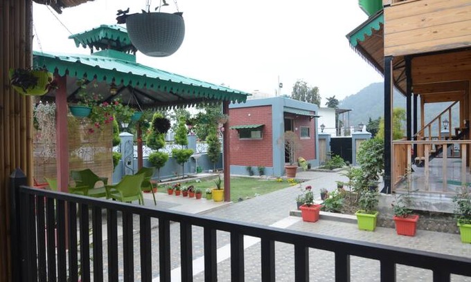 Bhowali Hotel | Double Bedroom in Nainital with Breakfast- Mayadeep Homestay