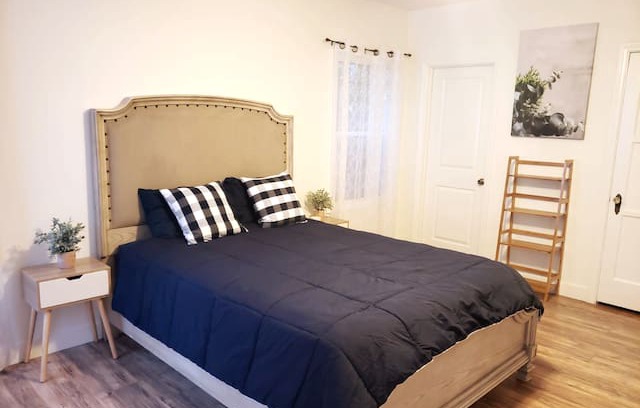 La Brea House | **5 Min Walk To The Grove! Newly Remodeled Studio!