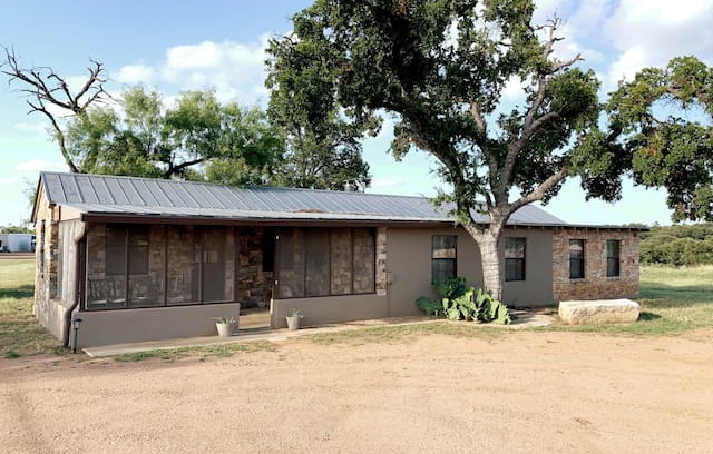 San Saba Cabin | Limestone Guesthouse on The 5 J Ranch