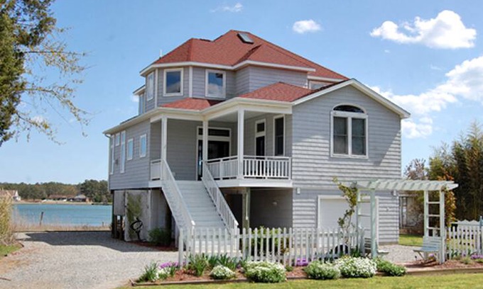 Deep Hole House | Sunrise Over Little Oyster Bay