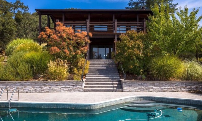Ukiah House | Verona: Awesome Views, Pool, Vineyard, Hot Tub!