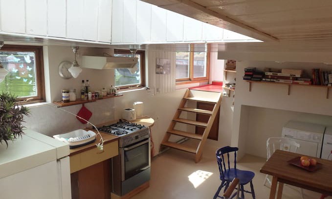 Oostelijke Eilanden en Kadijken Boat Rental | Antonia Houseboat in Amsterdam