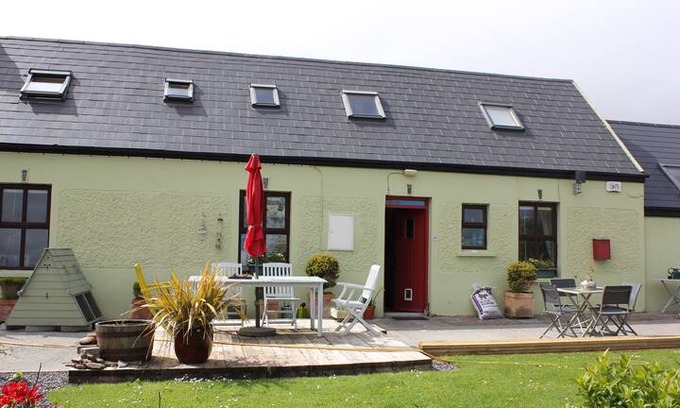 Brandon House | Finn Cottage, Twin B+B ensuite