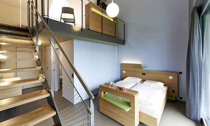 Reichenau Hotel | Hotel mein inselglück - Sylvia Deggelmann & Nadine Staiger GbR, (Reichenau), Inselsuite mit Galerie, Dusche/Badewanne/WC und Balkon, 48 m²