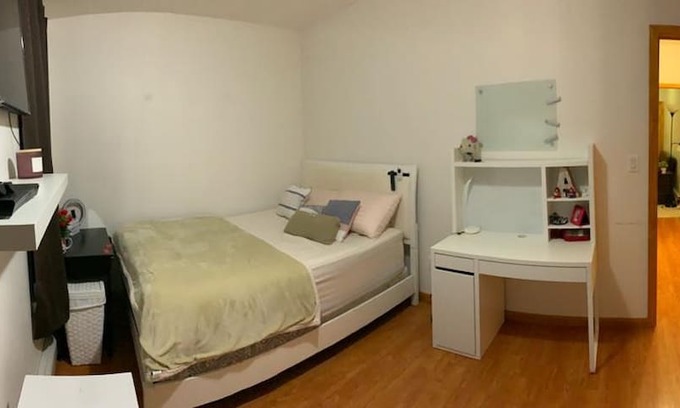 Gravesend Apartment | Fully furnished room in newly renovated apartment.