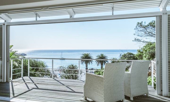 Clifton House | Secluded Beachside Bungalow in Clifton