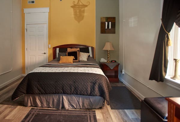 Columbia Apartment | Rooms on Cherry - "The Mizzou Room"