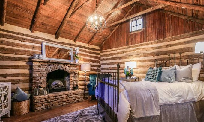 Fredericksburg Cabin | Lost Creek at Johnson Lane Allen Cabin | 1/1 Historic Cabin | Hot Tub