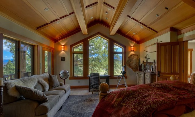 Markleeville Villa | Kyle's Room at Starlight Lodge
