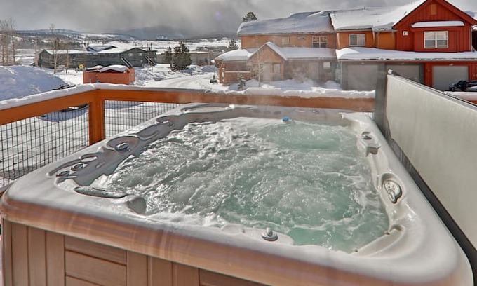 Fraser House | Tres Apres Mountain Home - Hot Tub, Bikes & Views!