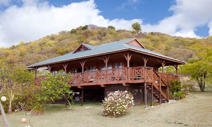 Piccadilly House | Caribbean log house