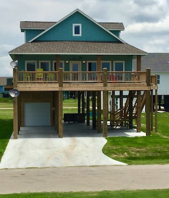 Crystal Beach House | Holiday Hideaway- Crystal Beach, TX