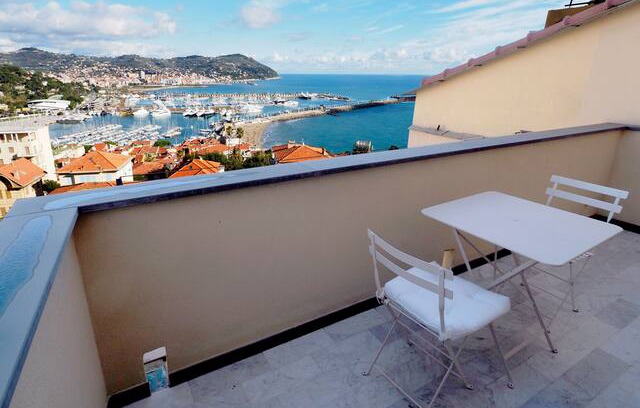 Imperia Apartment | Casa del Nostromo con terrazza vista mare