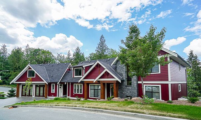 Eastern Hillsides House | Kingston Suite! Mountain View/Hot Tub/Pool Table