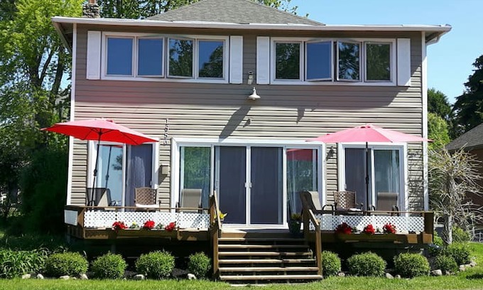Kingsville Cabin | ⭐Charlie's Place - Spacious Lakefront Cottage ⭐