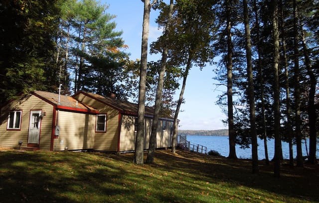 Jefferson House | Gould Road Three Bedroom Damariscotta Lakefront cottage in Jefferson, Maine