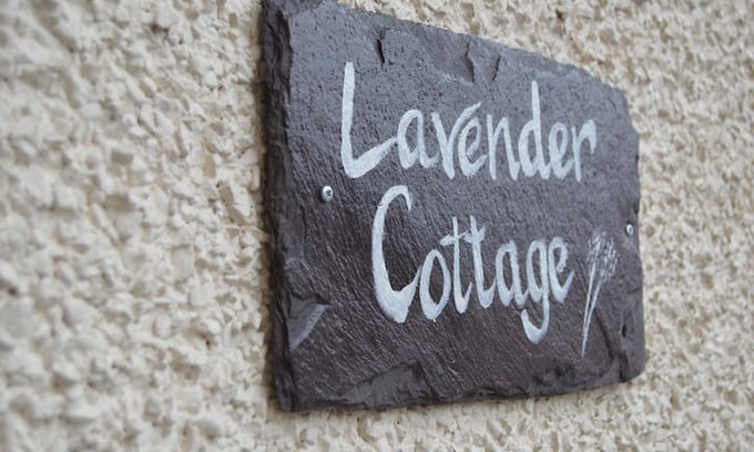 Dundee House | Lavender Cottage, private entrance, self-check in