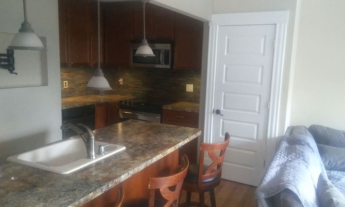Lowry Hill East Apartment | Apt #3 in the Wedge Neighborhood in Uptown Area