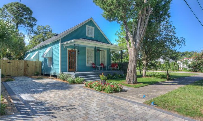East Hill Cabin | The Christmas Cottage on Desoto