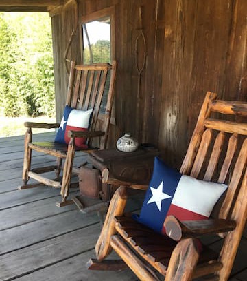 Eustace House | Texas Bunkhouse at Bluegill lake Cabins
