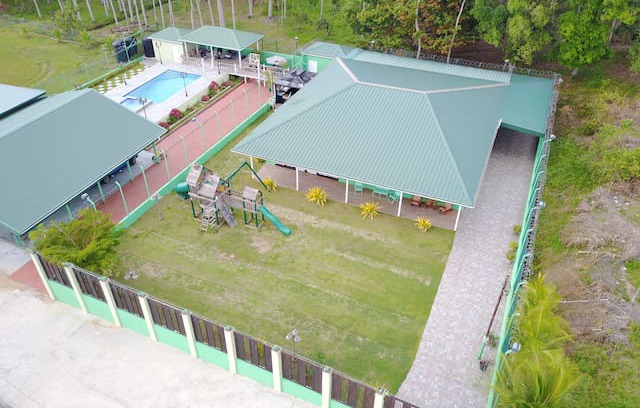 Las Lomas House | Nature Getaway Resort with private pool