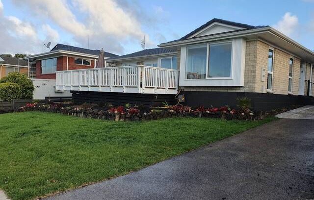 Mangere Bridge House | Mangere Bridge On The Water - With Breakfast