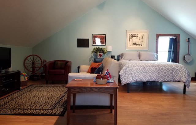 Decorah Apartment | The Loft on Lloyd